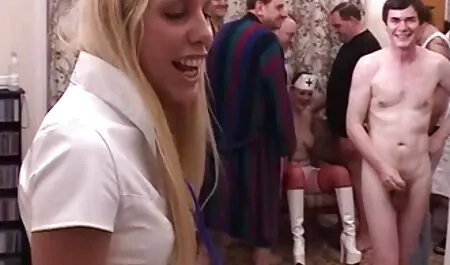 Un giovane uomo di youporn gratis film colore fare un bel regalo per una donna adulta a forma di un grande pene nel suo culo