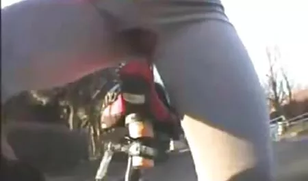 Cagna procace masturbandosi e stringendo il pene con film porno incesti italiani gratis le sue mani