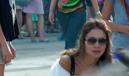 Una cagna video gratuiti di lesbiche giovane russo invita il suo ragazzo a registrare il loro sesso sulla macchina fotografica, lei volentieri succhiare il suo cazzo che il grasso, guidare, l'uomo che è pazzo di lei, metterlo in cima alle ginocchia e cums sul suo viso