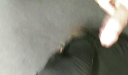 Esegui le dita all'interno dei pantaloni, separa delicatamente le labbra, senti il clitoride gonfiarsi e video porno gratis tutti strofina un po'
