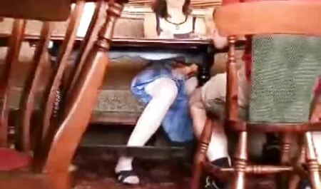 Una bionda scopata da due uomini sexy, le piace quando due del pene entrano immediatamente in lei video di lesbiche gratuiti e ama quando finiscono nella sua bocca