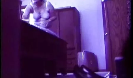Una giovane ragazza è seduta nella bocca di video porno nuovi gratis quella cagna