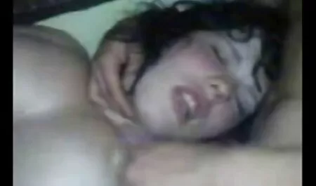 L'uomo versò il lubrificante nelle sue mani e cominciò a rilasciare gli strumenti, ma si dimenticò di chiudere la porta e poi il suo ingresso vicino, che non si restringe dal masturbarsi nuovi video porno italiani gratis il proprio pene.
