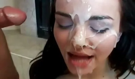 L'uomo cums sui grandi seni di una xxx amatoriale gratis bella ragazza