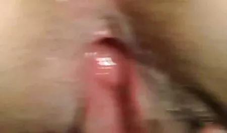 Cagna con grandi seni accarezzando se stesso porno gratis e sicuro al bar