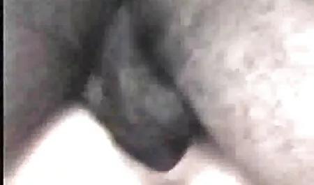Nero rapper, seduto nella sua sedia preferita, film porno gratis giapponese inserire la pornografia e jerk del pene grasso