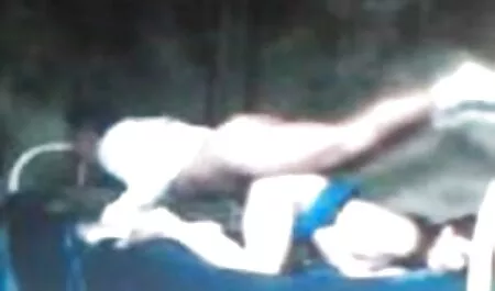 Due lesbiche cazzo nero sul divano, si leccano le fighe di ogni altro, sul tavolo c'è un set completo di cazzi di gomma e video porno da guardare gratis di spessore strap-on hanno usato per scopare con un duro, dolce cioccolato non farà nessuno indifferente