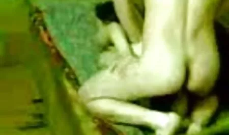 L'uomo ha posato la ragazza sul davanzale della finestra e leccare la sua vagina video gay maturi gratis