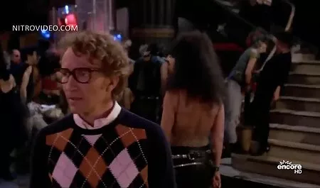 Una bionda con le gambe lunghe ama scopare videoporno in hd gratis nel culo