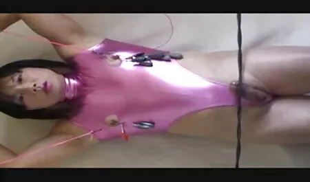 Una cagna film porno gratis nuovi maturo Magro masturbandosi della sua vagina con le dita