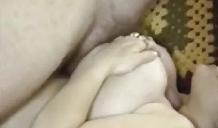 Ricci Galya vedere film gratis porno accarezzando un mucchio di succosa rosa