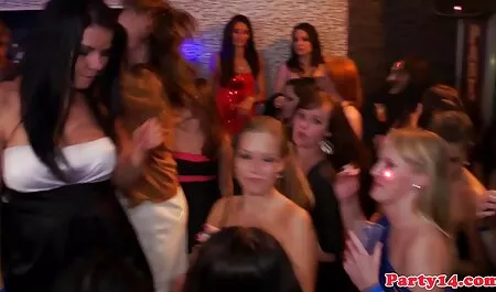 Quella cagna bussò alla stanza il suo patrigno film porno anni 90 gratis e lo seduce