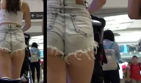 Bella ragazza Asia portando i video hard italiani gratuiti clienti a casa