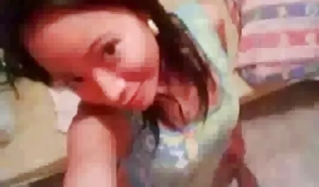 Cagna con piccoli seni sono lasciati in xxx amatoriale gratis un cerchio da uomini con un grande pene