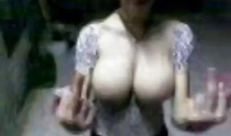 Un castano piuttosto non andare ad aspettare un altro sacco di merda si avvicinò a lei, lei sarà solo allargare le gambe e coraggiosamente mettere le dita nella vagina succosa sesso sfrenato gratuito