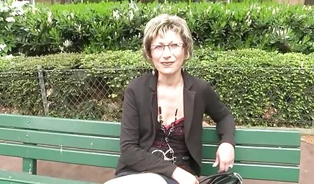 Bionda troia con grandi video hard gratuito tette si masturba a letto