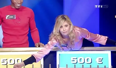 Cagna splendida tirando il suo pene video pornografici gratuiti e coprire la sua faccia con sperma