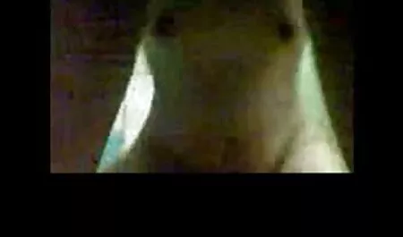 L'uomo ha trascinato la bruna a letto e film porno animali gratis il suo cazzo