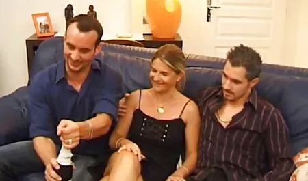 Tizio avvitando un piccolo bambino filme porno online gratuite con un preservativo