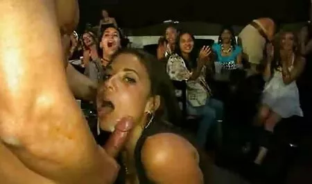 Giovane bionda pipì in porno film amatoriali gratis pubblico