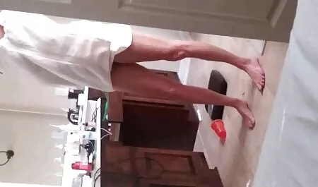 Il dottore il ginecologo per curare il paziente è a torso nudo con il suo cazzo così filmati hard da vedere gratis spesso