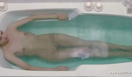 La bionda succhiare grande pene, comodamente seduto tra i piedi dei due uomini film pormo gratuito