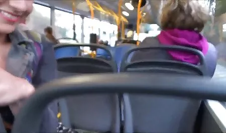 Ragazza nera accarezzando se stessa in film porano gratis bagno