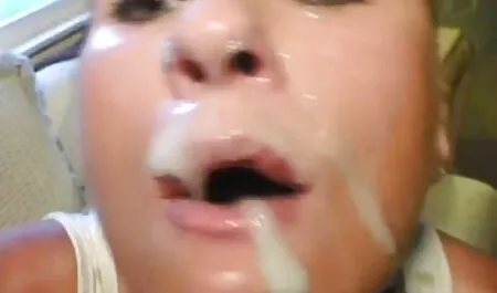 L'uomo cazzo di una film porno anali gratis bruna nella figa pelosa e versa sperma in bocca
