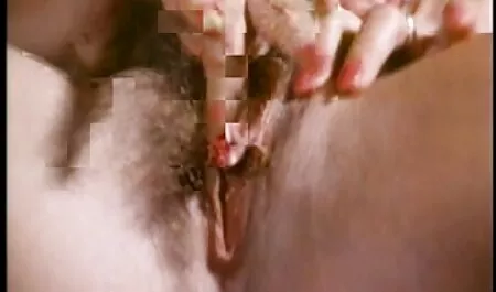 In una limousine di lusso, il leader della voglio vedere un film hard gratis spietata mafia italiana scopa senza pietà una giovane prostituta