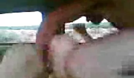L'uomo film porno gratis con donne vecchie ha spinto la sua biancheria intima e leccare la vagina della donna che cagna