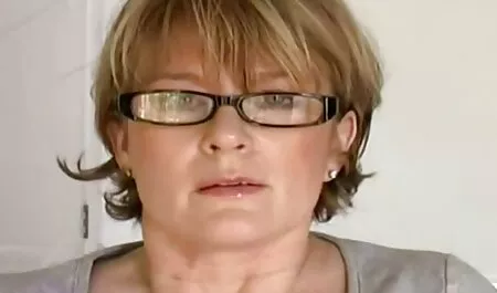Coppia calda sdraiata su una panchina e cominciò a sexy film gratis di trans