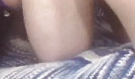 Bruna sexy masturbazione video porno gratis di vecchie sulla macchina fotografica