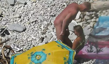 Bella donna con piccoli seni sordo di nome Sofia a cavallo di un pene del suo fidanzato che film italiani gratis porno bastone