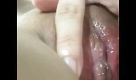 Un uomo adulto avvitando video donne mature italiane gratis una bambina stile con figa e versa sperma in faccia