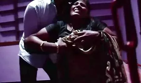 Un giovane, dai capelli castani morbido con bei seni film erotici italiani gratis scopa con un uomo