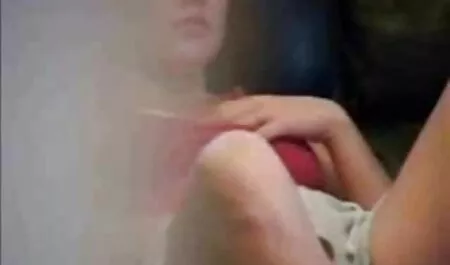 Bella Bruna accendere il video sessuali gratuiti pene in varie pose