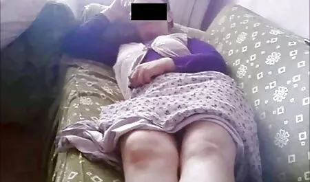 L'uomo film porno gratuiti con animali allargò le gambe e il suo cazzo