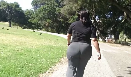 Un vecchio osceno mise il porno gratis yutube titolare nella bocca della cagna e la colpì in gola