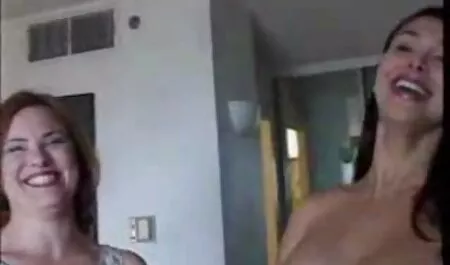 Una bionda con la pancia piatta yuporn film gratis per accarezzare il bambino