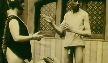 Uomo schiacciare della vagina che cagna, e poi leccare la fessura l'umidità, e alla fine ha davvero scopata la gola. film hard recenti gratis Cagna era tutto felice con un rapporto intimo come quello