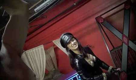 Asiatico ragazza ha un piccolo bocca e lui choked su un video hard per adulti gratis pene che spesso