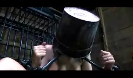 Mentre è in custodia, video hard gratis in lingua italiana la bionda prende il pene dello sceriffo in bocca in cambio della libertà vigilata anticipata