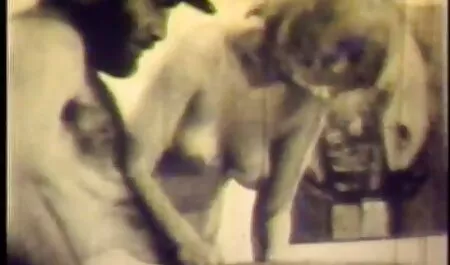Una ragazza giovane Giappone succhiare il pene porno film gratuiti e scopare la vagina pelosa