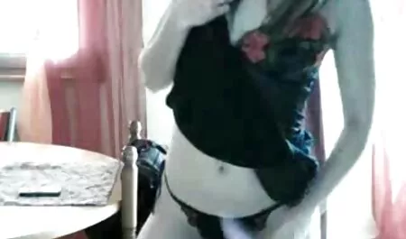 Sexy ragazza a piedi nudi in pubblico film porno gratis animali
