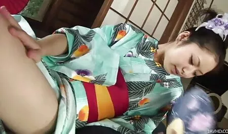Giovane bruna saltato in video porno gratis di anziane cima al pollo